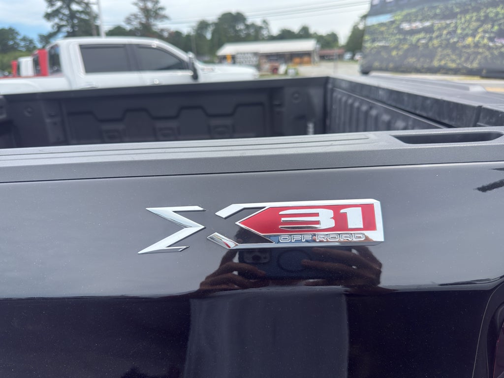 2025 GMC Sierra SLT
