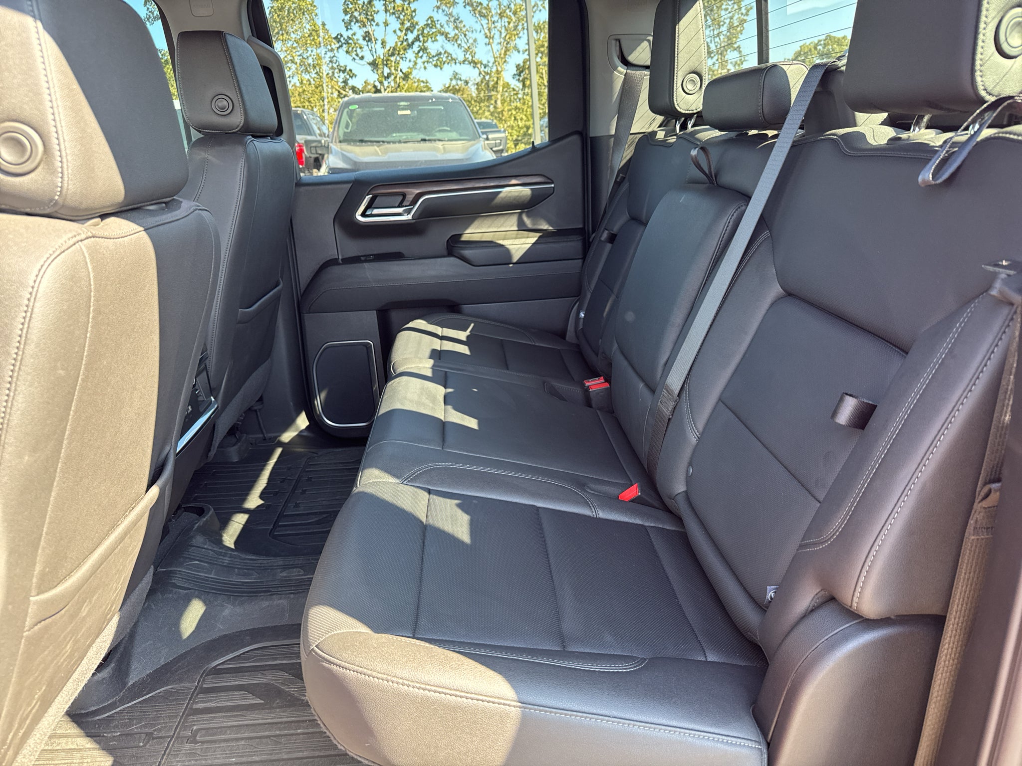 2024 GMC Sierra SLT