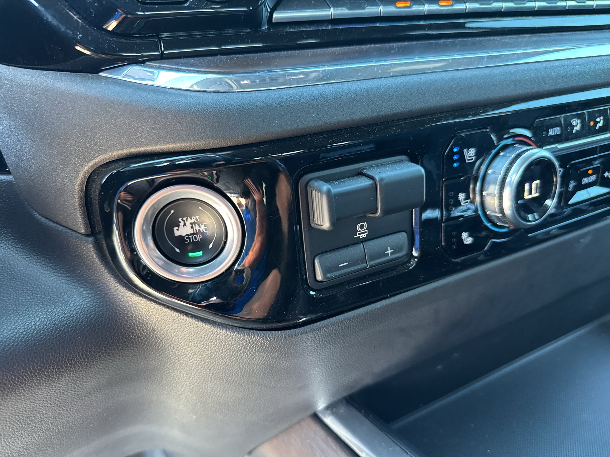 2024 GMC Sierra SLT