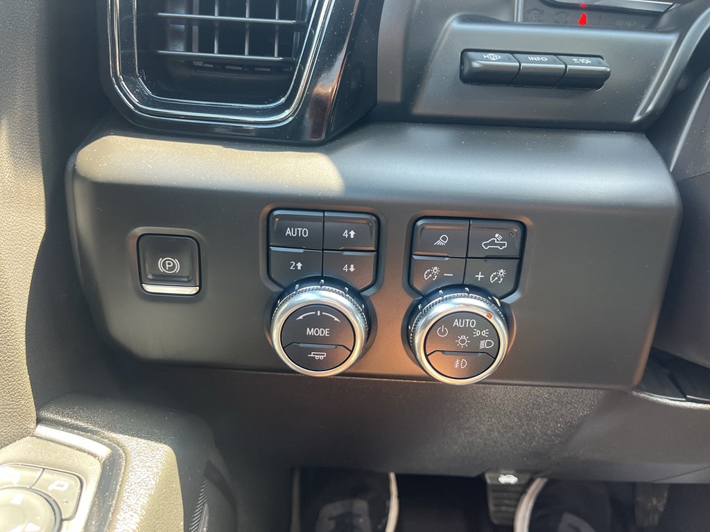 2024 GMC Sierra AT4