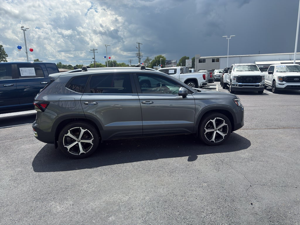 2025 Volkswagen Taos SEL