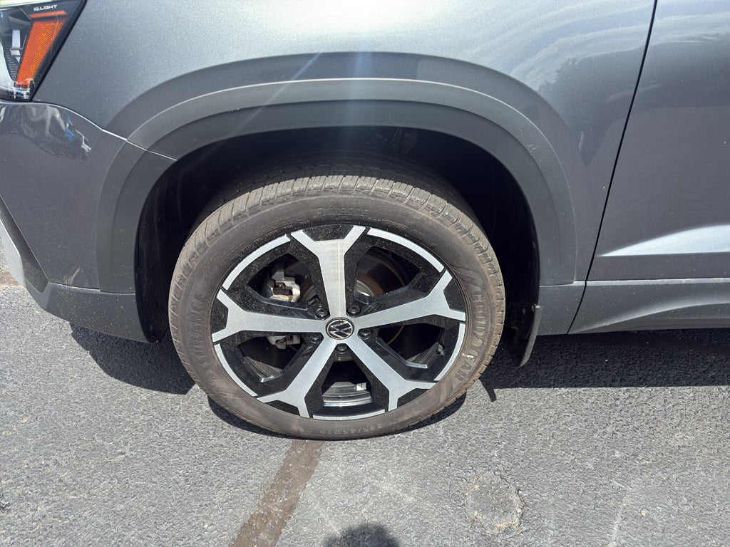 2025 Volkswagen Taos SEL