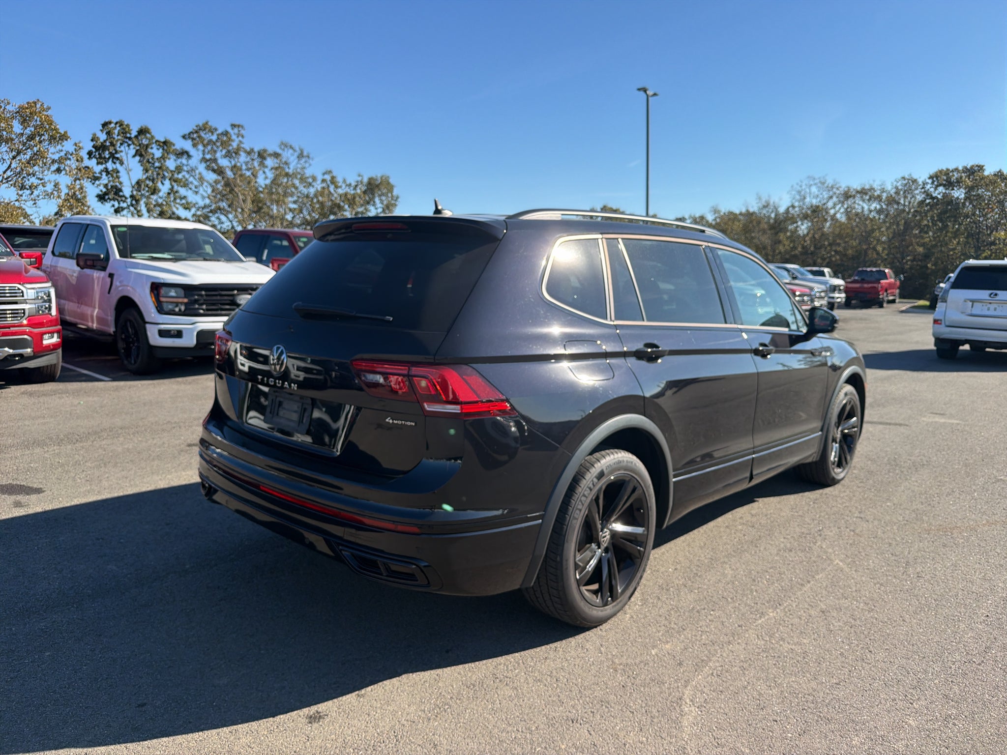 2023 Volkswagen Tiguan SE R-Line Black