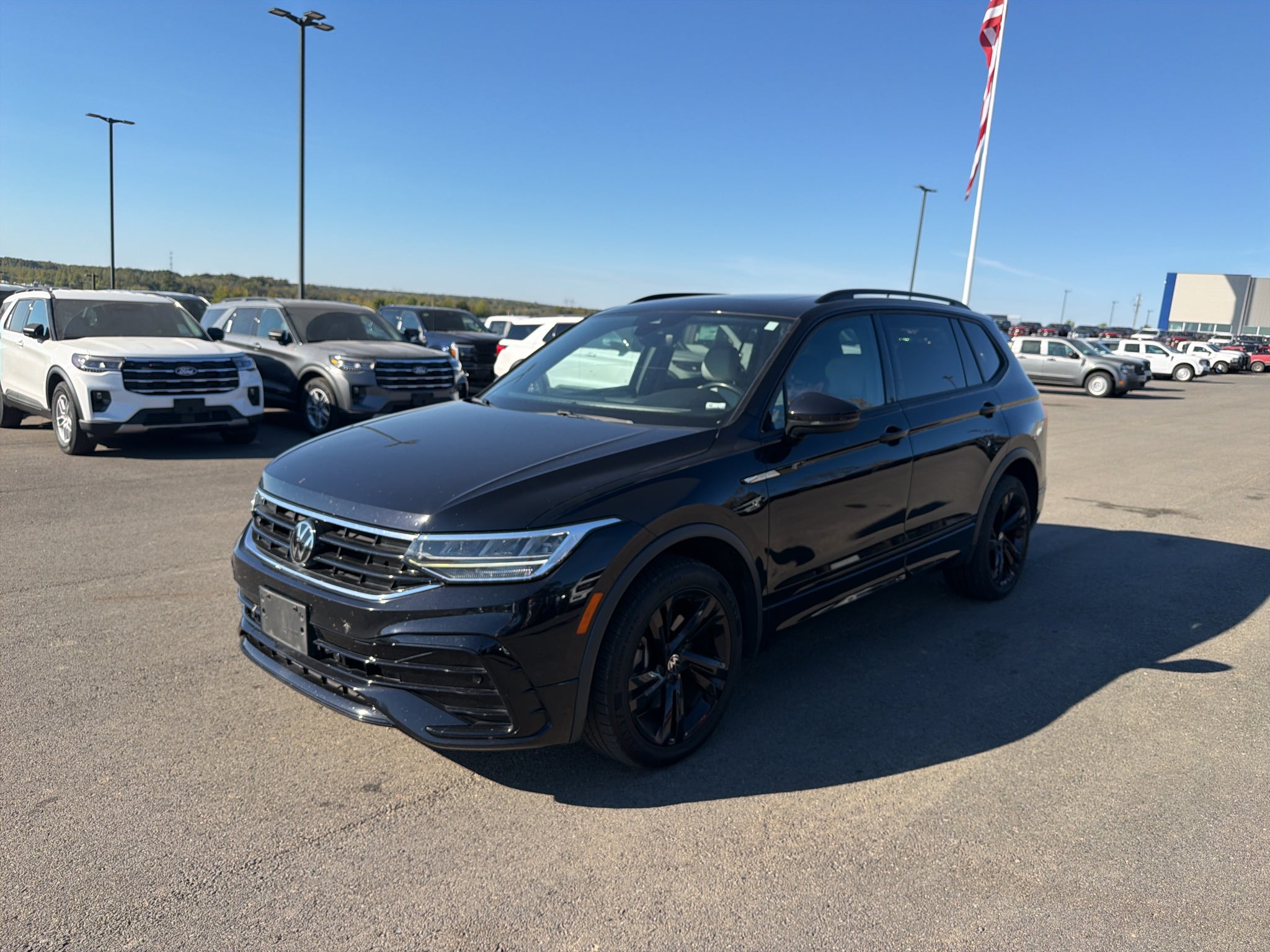2023 Volkswagen Tiguan SE R-Line Black