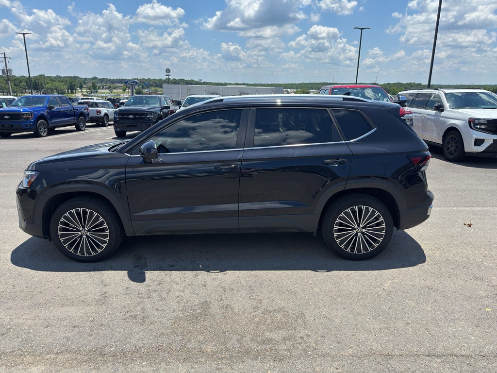 2025 Volkswagen Taos SE