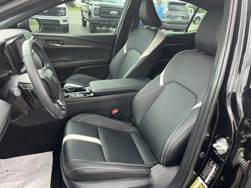 2025 Toyota Camry Hybrid SE