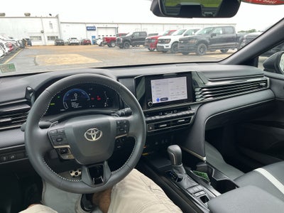 2025 Toyota Camry Hybrid SE