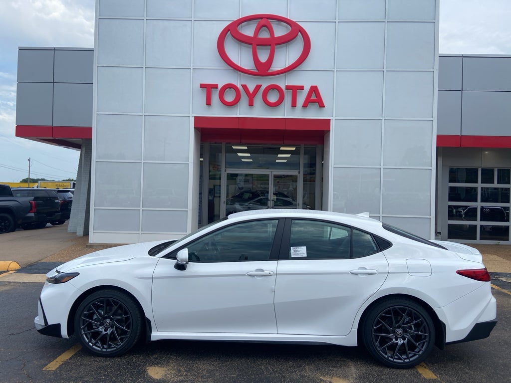 2026 Toyota Camry Hybrid SE