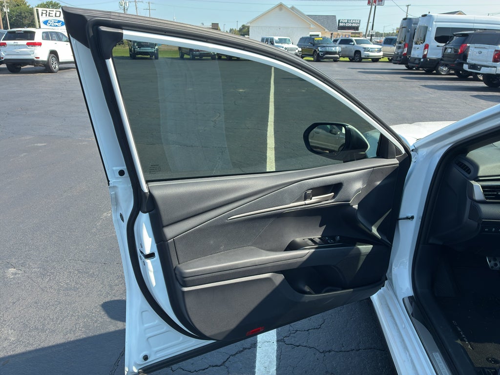 2026 Toyota Camry Hybrid SE
