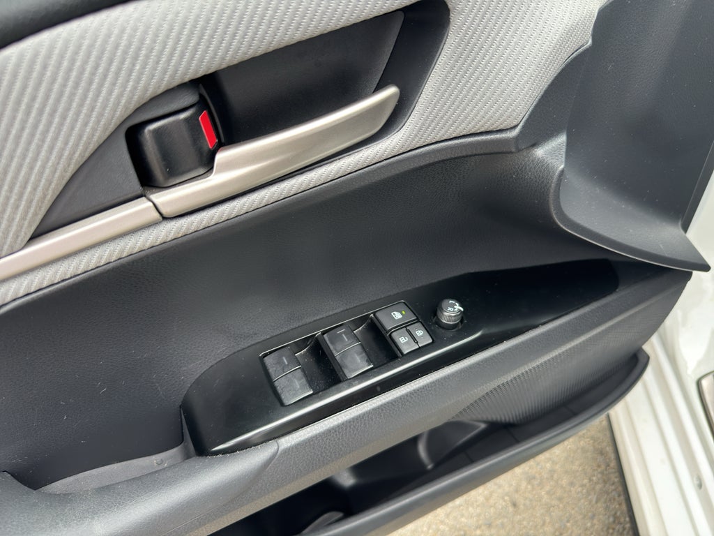 2025 Toyota Camry Hybrid SE