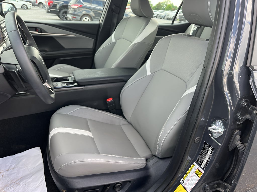 2025 Toyota Camry Hybrid SE