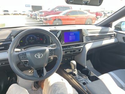 2025 Toyota Camry Hybrid SE