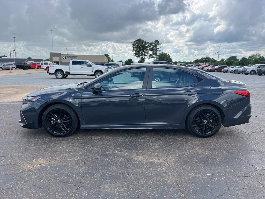2025 Toyota Camry Hybrid SE