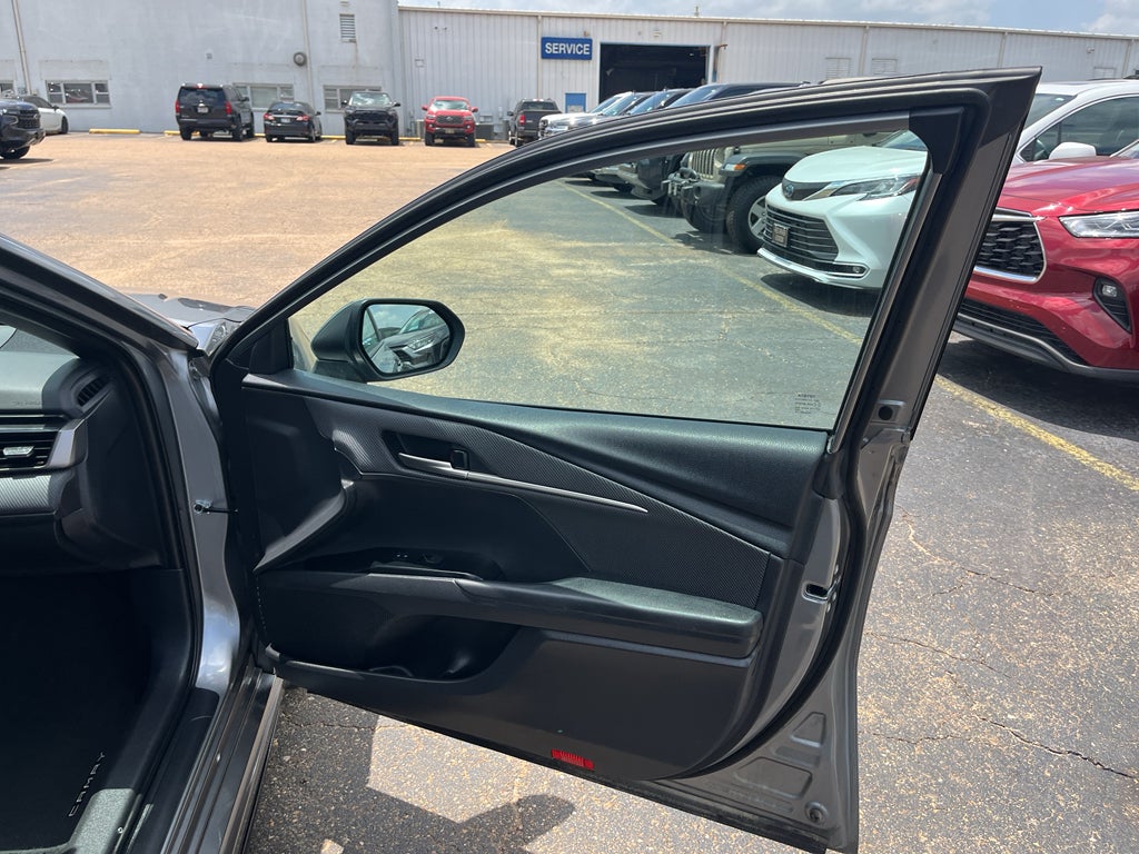 2026 Toyota Camry Hybrid SE