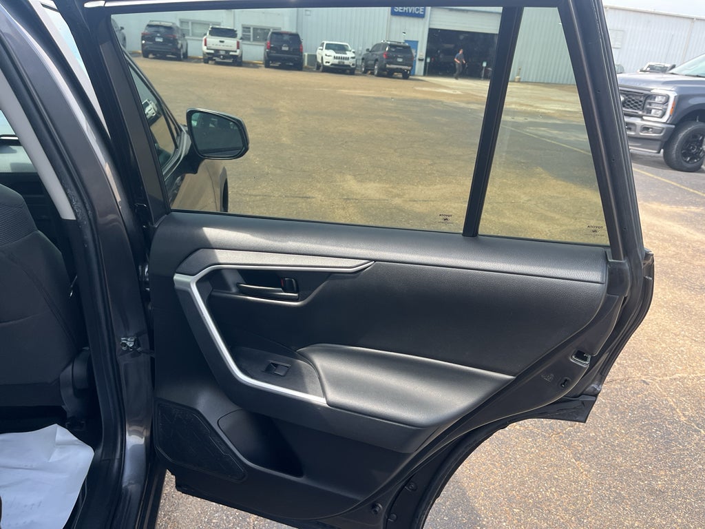 2022 Toyota RAV4 Hybrid LE