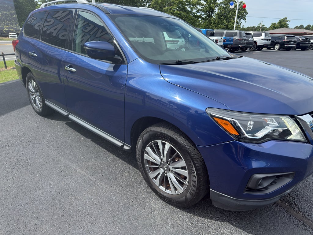 2019 Nissan Pathfinder SV