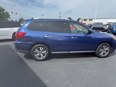 2019 Nissan Pathfinder SV