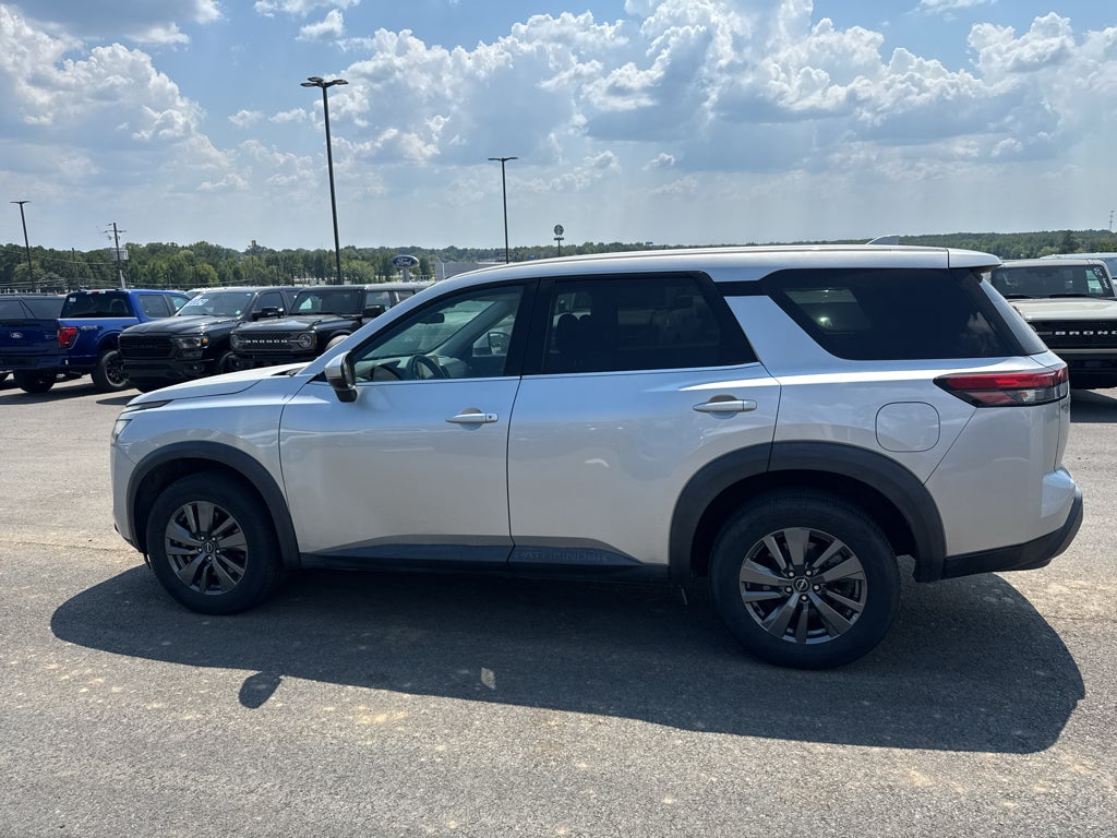 2022 Nissan Pathfinder S