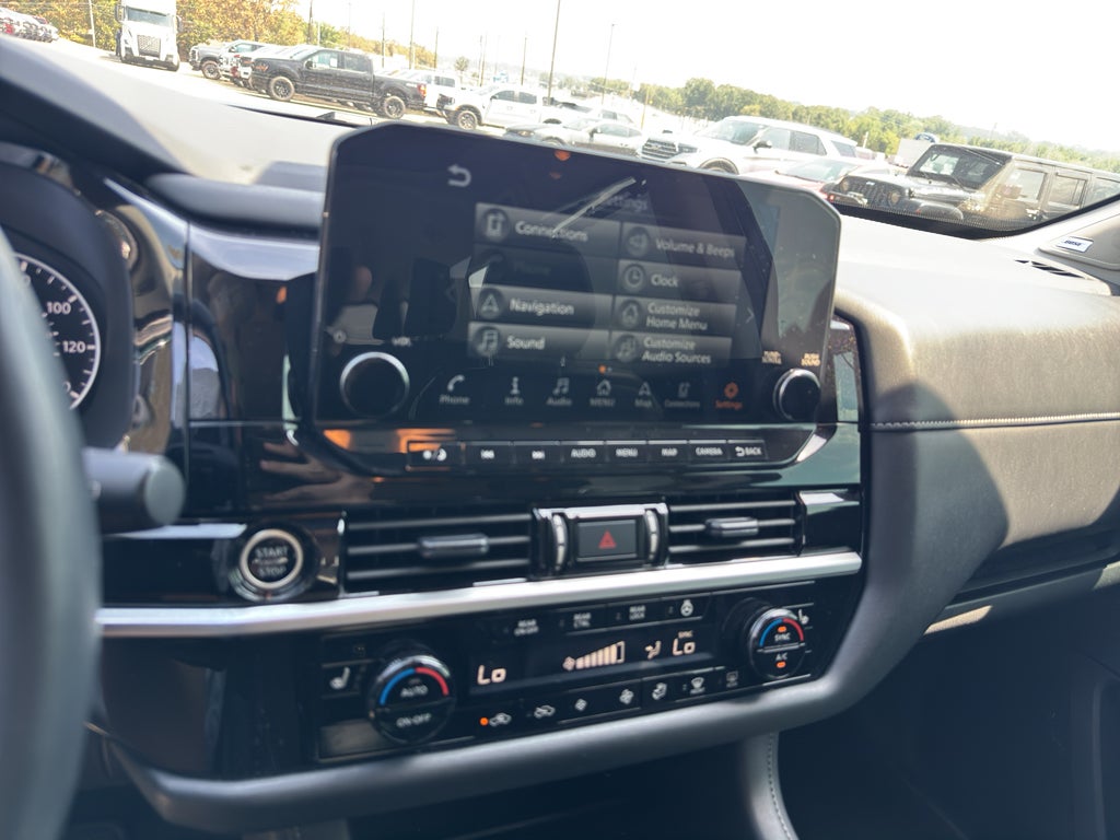 2024 Nissan Pathfinder SL