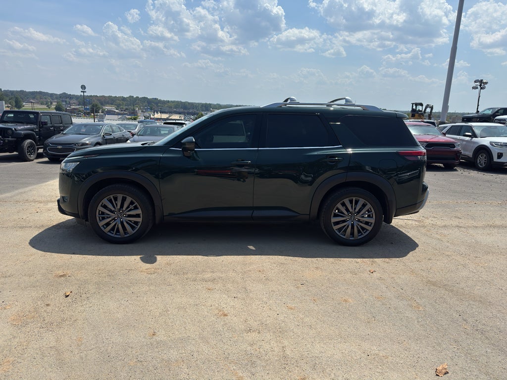 2024 Nissan Pathfinder SL