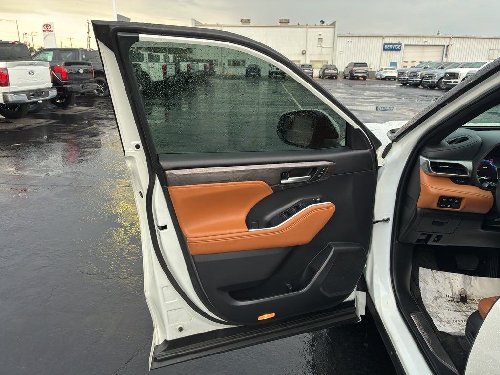 2023 Toyota Highlander Hybrid Hybrid Platinum