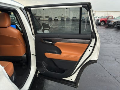 2023 Toyota Highlander Hybrid Hybrid Platinum