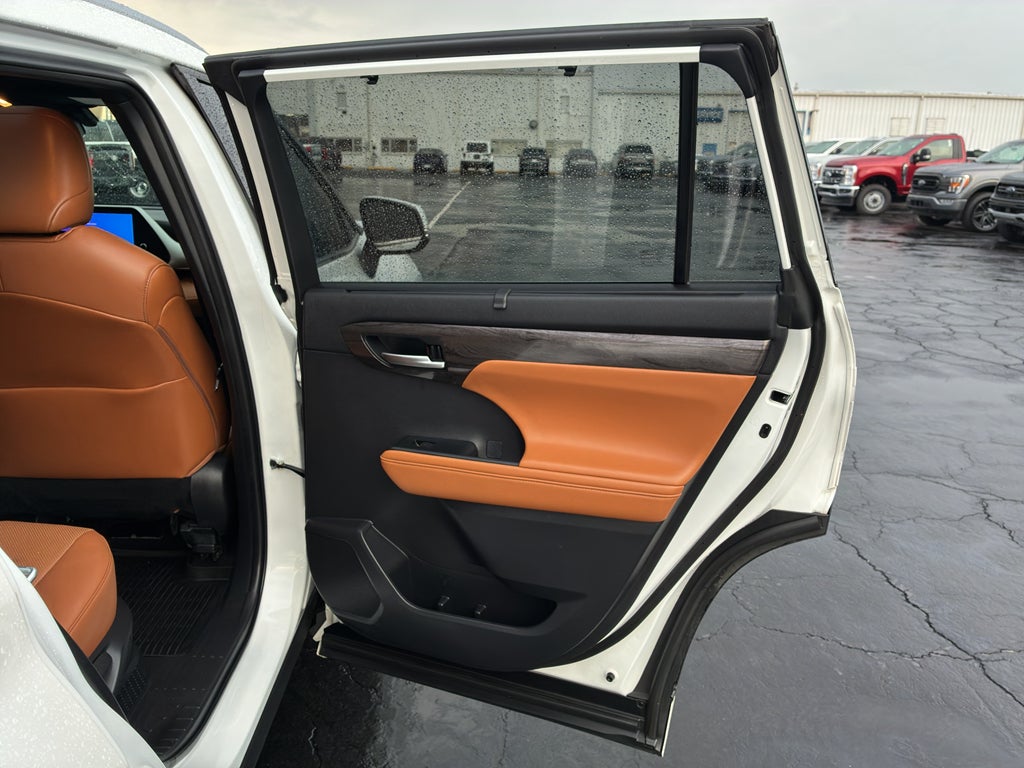 2023 Toyota Highlander Hybrid Hybrid Platinum