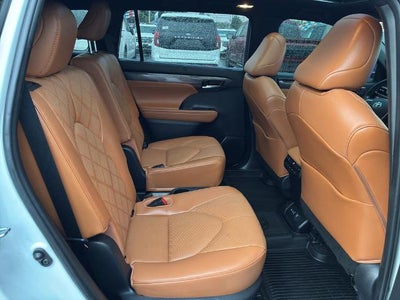 2023 Toyota Highlander Hybrid Hybrid Platinum