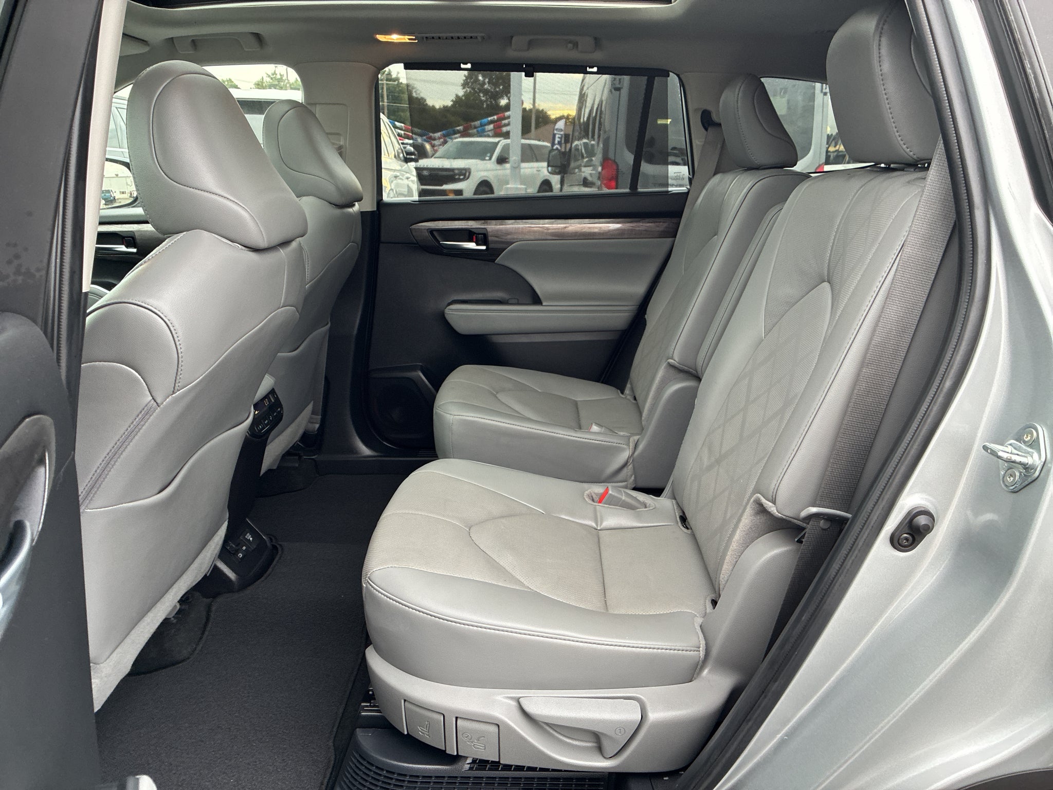 2024 Toyota Highlander Hybrid Hybrid Platinum
