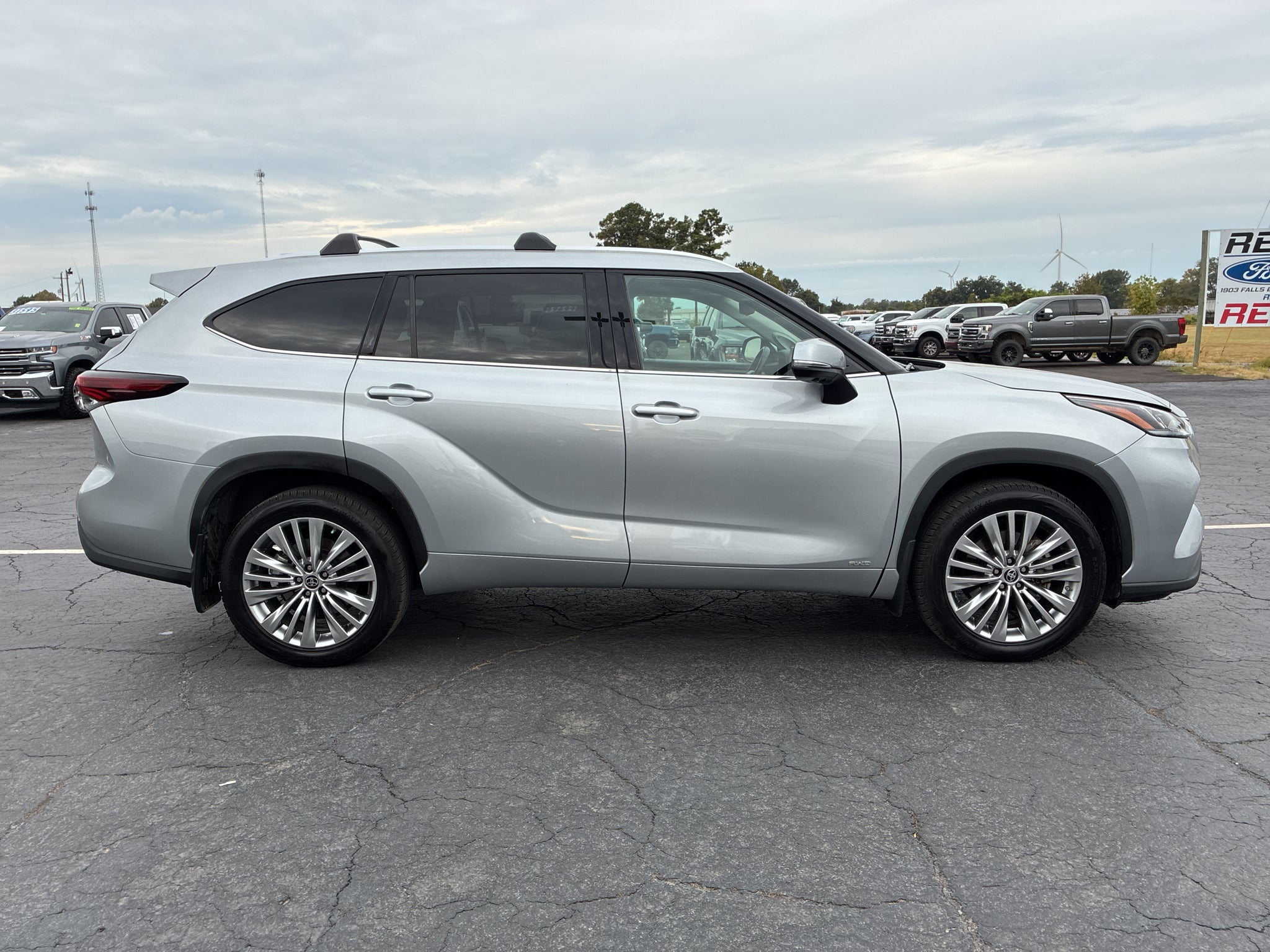 2024 Toyota Highlander Hybrid Hybrid Platinum