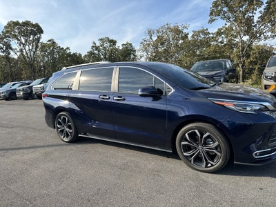 2025 Toyota Sienna Platinum