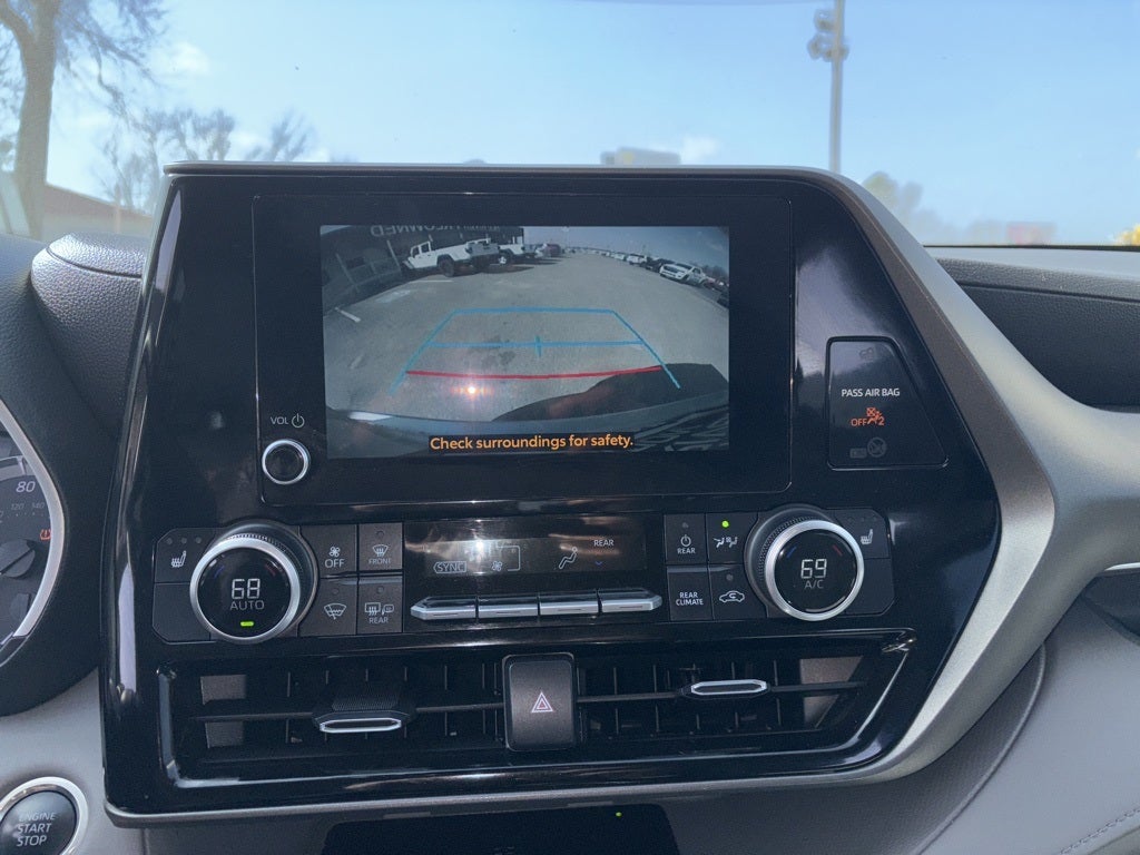 2024 Toyota Highlander LE