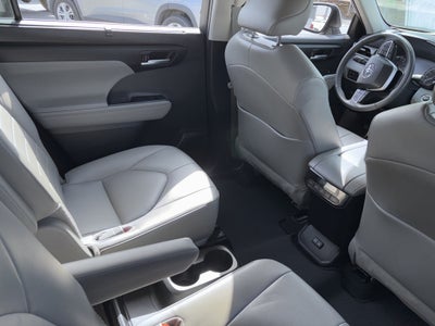 2024 Toyota Highlander LE