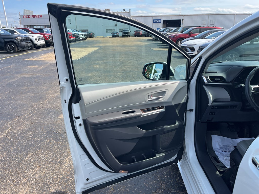 2022 Toyota Sienna XLE
