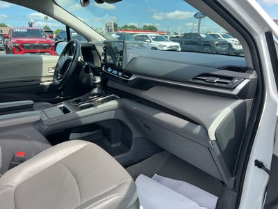 2022 Toyota Sienna XLE