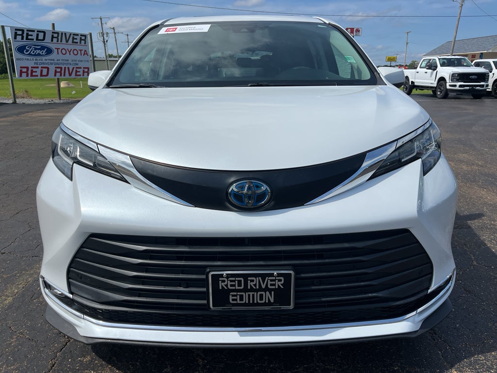 2022 Toyota Sienna XLE