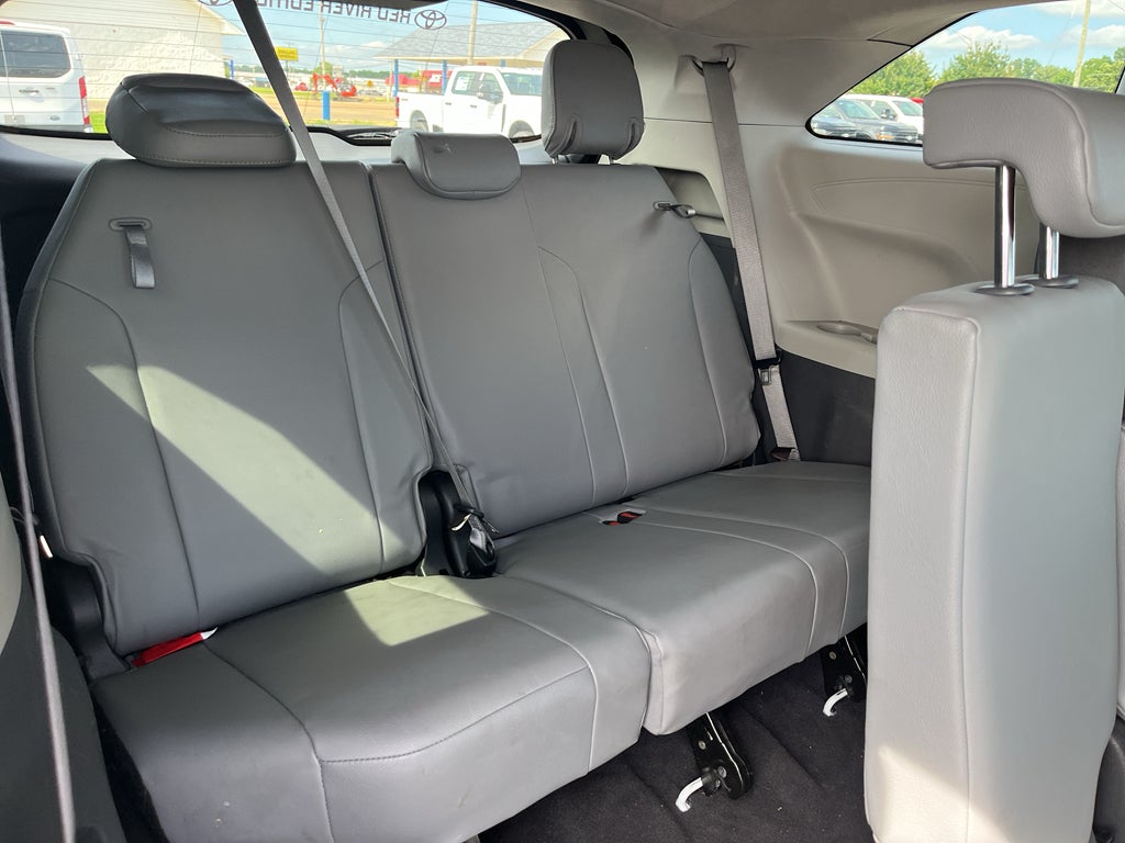 2022 Toyota Sienna XLE