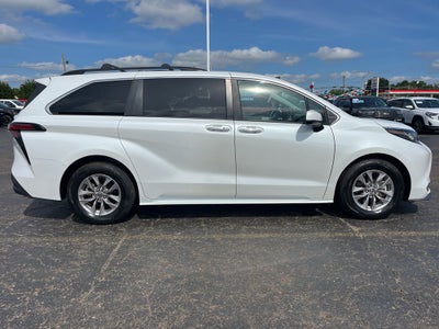 2022 Toyota Sienna XLE