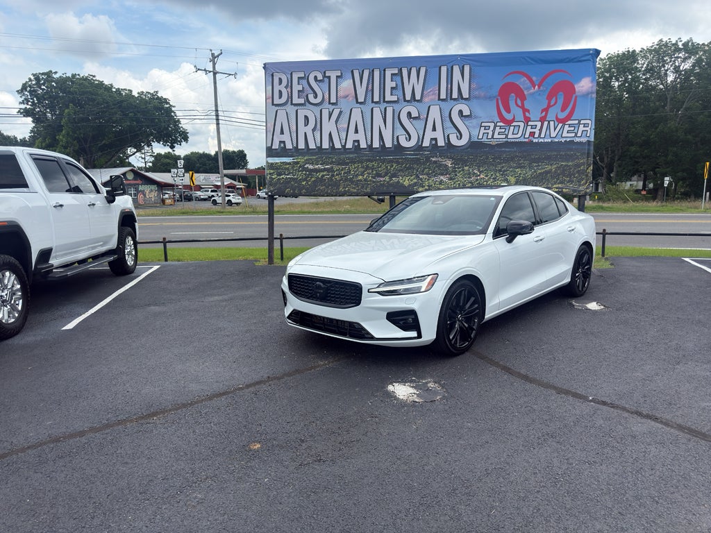 2024 Volvo S60 Plus Black Edition
