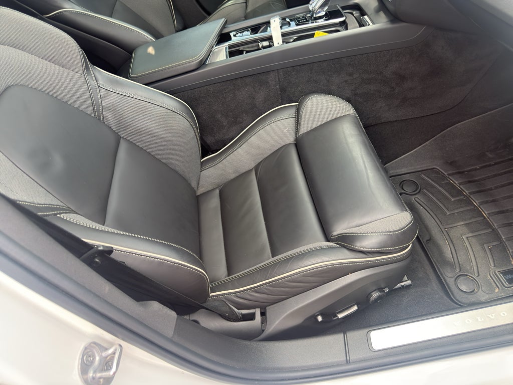 2024 Volvo S60 Plus Black Edition