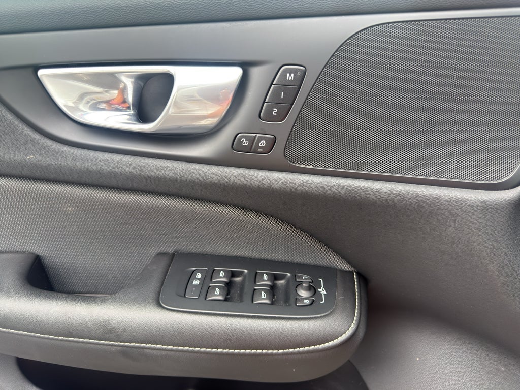 2024 Volvo S60 Plus Black Edition