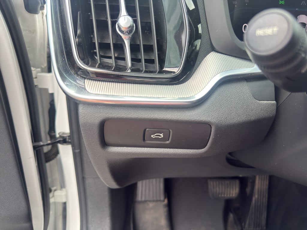 2024 Volvo S60 Plus Black Edition