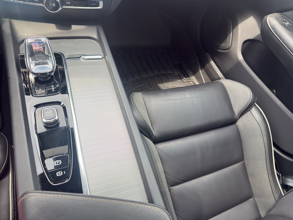 2024 Volvo S60 Plus Black Edition