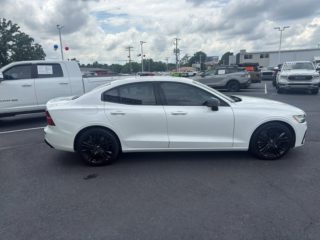 2024 Volvo S60 Plus Black Edition