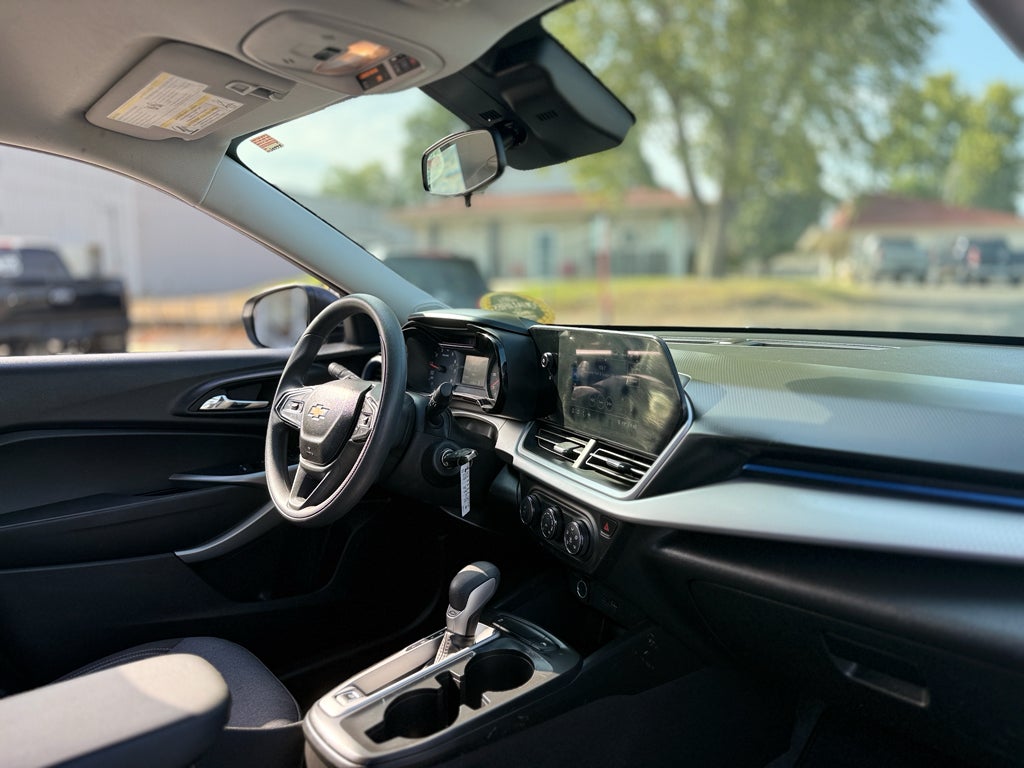2025 Chevrolet Trax LS