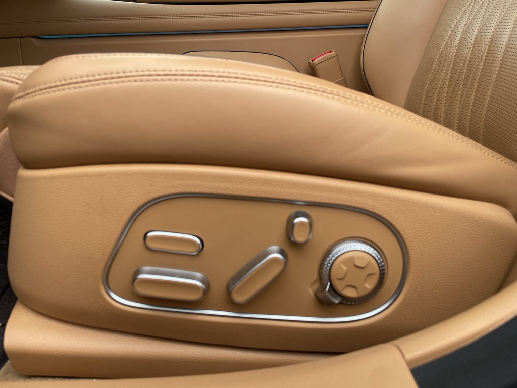 2023 Genesis G90 e-SC